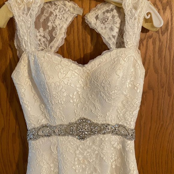 Wedding Dress - Picture 3 of 9